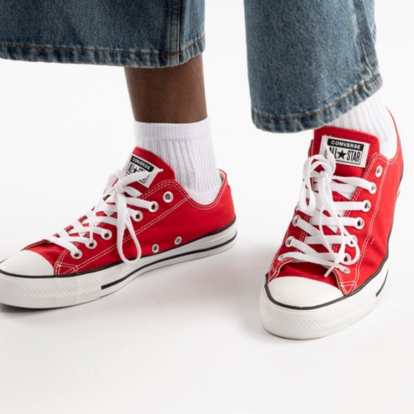 Converse Shoes - Converse W 11.5, M 9.5, EUC! Red with classic white tips! Chuck Taylor's!!